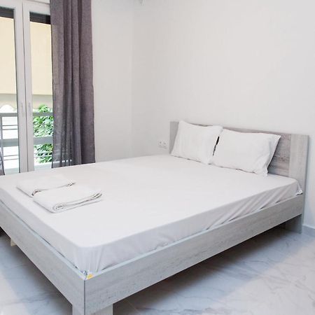 بيرايوس Modern 3-Bedroom Apartment Next To Koridallos Square المظهر الخارجي الصورة