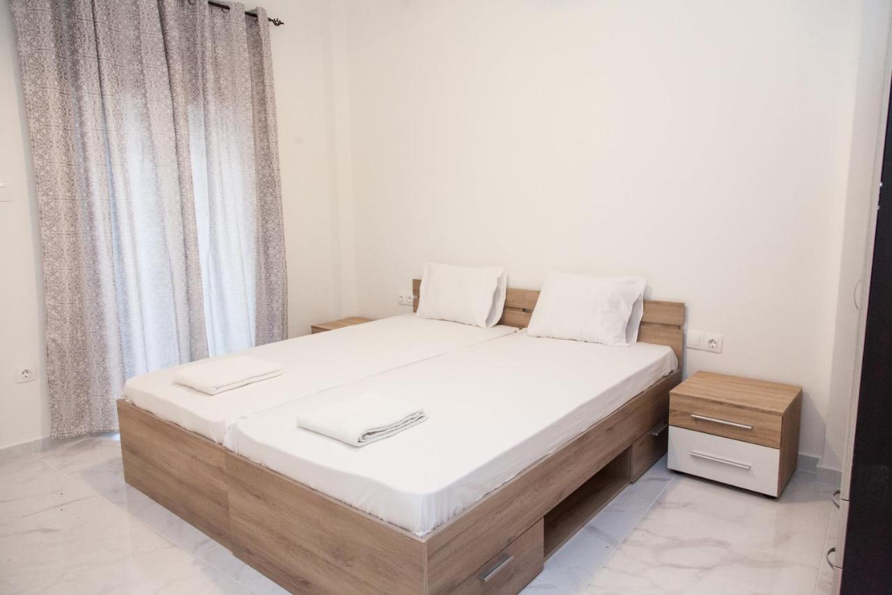 بيرايوس Modern 3-Bedroom Apartment Next To Koridallos Square المظهر الخارجي الصورة